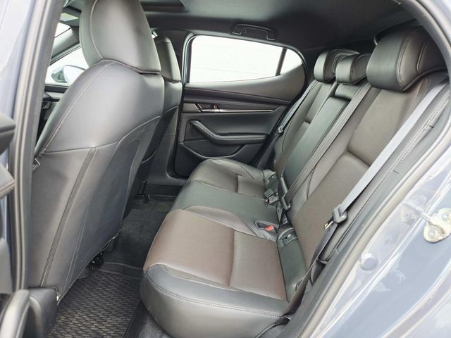 Mazda Mazda3 Vehicle Full-screen Gallery Image 10