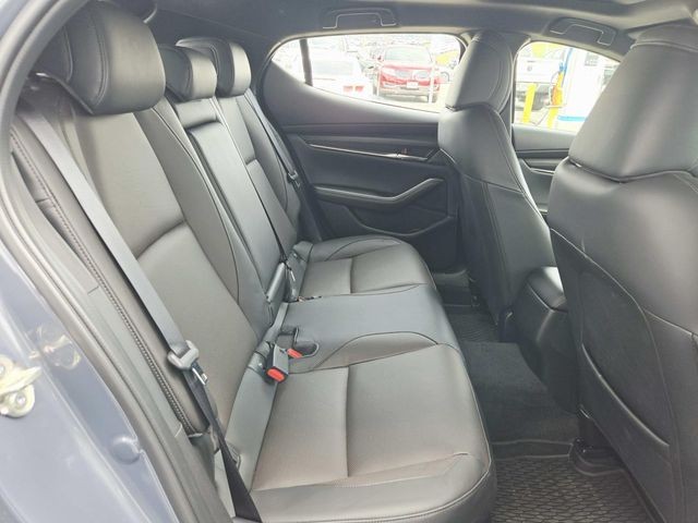 Mazda Mazda3 Vehicle Full-screen Gallery Image 12