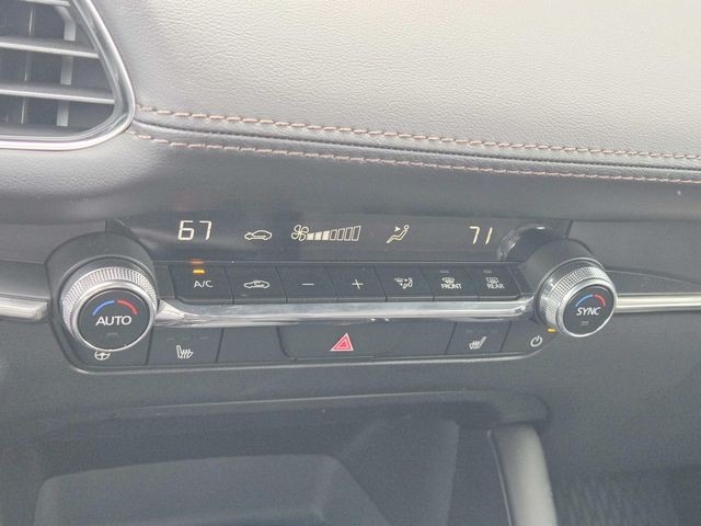 Mazda Mazda3 Vehicle Full-screen Gallery Image 25