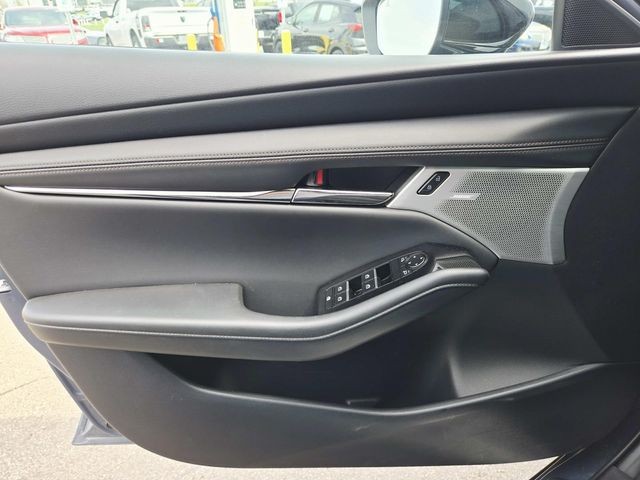 Mazda Mazda3 Vehicle Full-screen Gallery Image 32