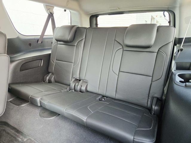 Chevrolet Suburban Vehicle Full-screen Gallery Image 10