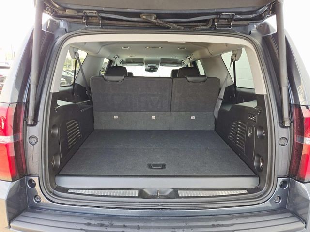 Chevrolet Suburban Vehicle Full-screen Gallery Image 11