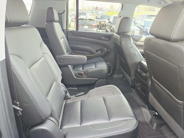Chevrolet Suburban Vehicle Full-screen Gallery Image 13