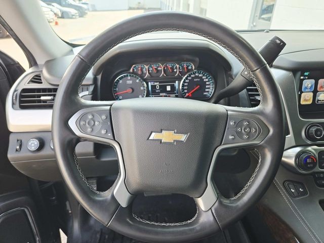 Chevrolet Suburban Vehicle Full-screen Gallery Image 17