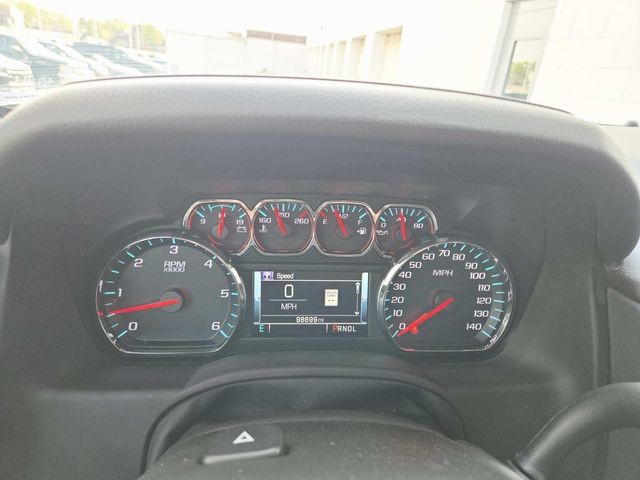 Chevrolet Suburban Vehicle Full-screen Gallery Image 20