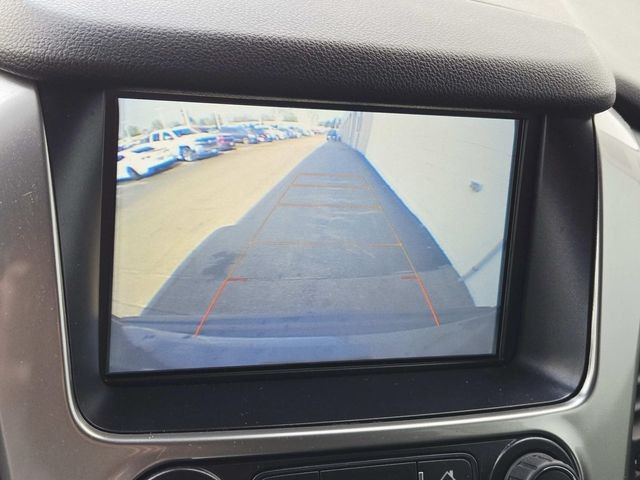 Chevrolet Suburban Vehicle Full-screen Gallery Image 26