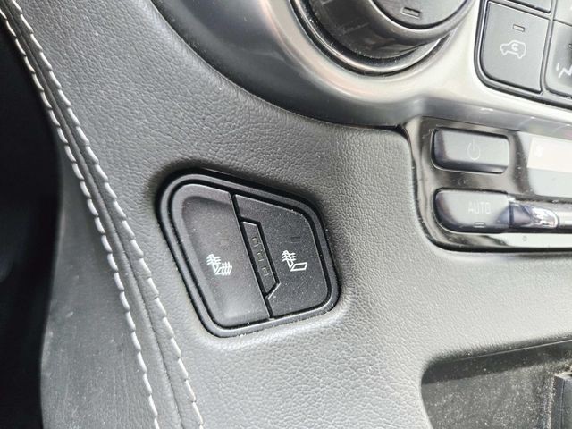 Chevrolet Suburban Vehicle Full-screen Gallery Image 28