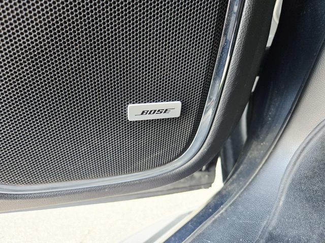 Chevrolet Suburban Vehicle Full-screen Gallery Image 38