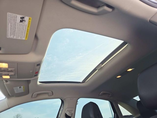 Volkswagen Jetta Vehicle Full-screen Gallery Image 06