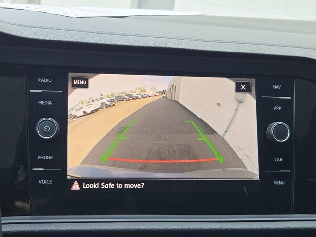 Volkswagen Jetta Vehicle Full-screen Gallery Image 11