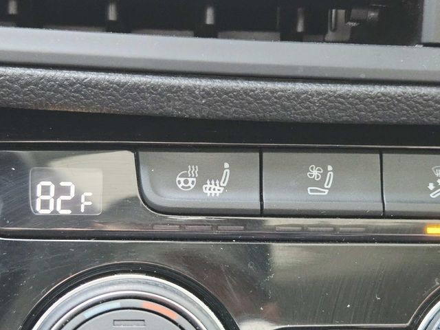 Volkswagen Jetta Vehicle Full-screen Gallery Image 12