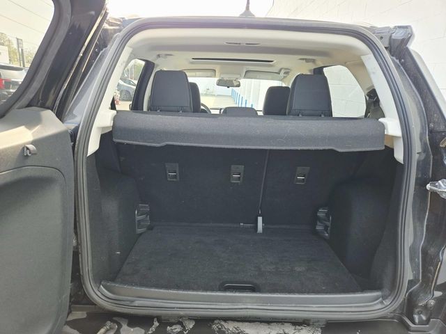 Ford EcoSport Vehicle Full-screen Gallery Image 11