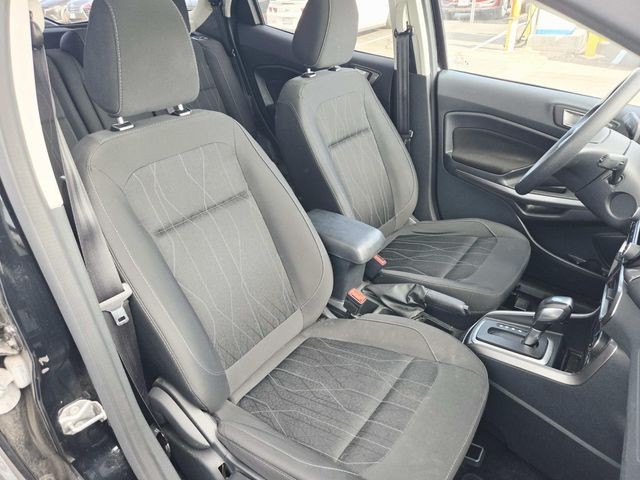 Ford EcoSport Vehicle Full-screen Gallery Image 13