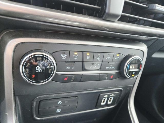 Ford EcoSport Vehicle Full-screen Gallery Image 23