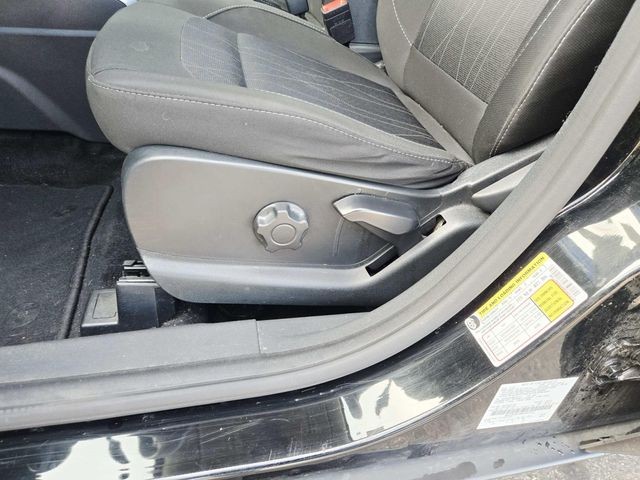 Ford EcoSport Vehicle Full-screen Gallery Image 30