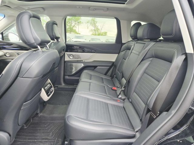Lincoln Nautilus Vehicle Full-screen Gallery Image 10