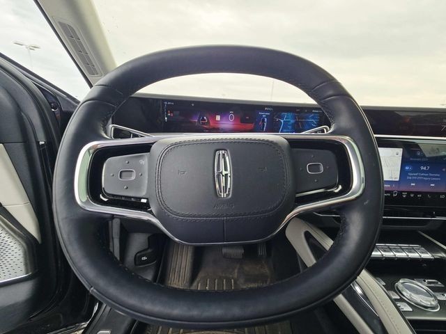 Lincoln Nautilus Vehicle Full-screen Gallery Image 15