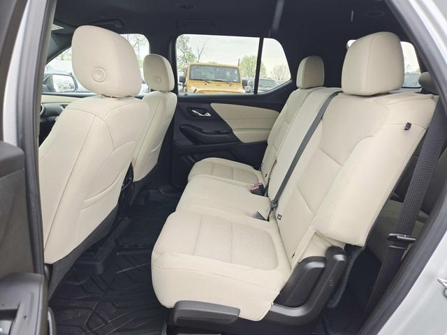 Chevrolet Traverse Vehicle Full-screen Gallery Image 09