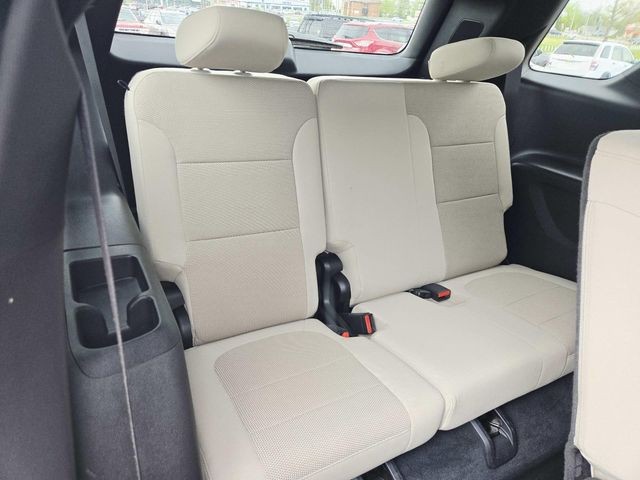 Chevrolet Traverse Vehicle Full-screen Gallery Image 12