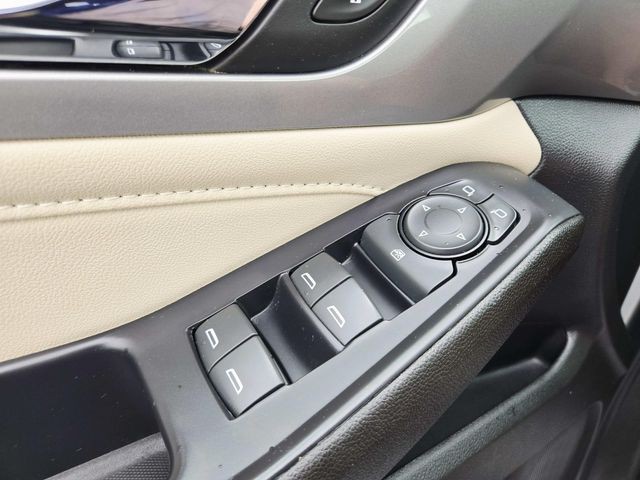 Chevrolet Traverse Vehicle Full-screen Gallery Image 32