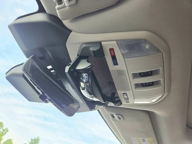 Subaru Ascent Vehicle Full-screen Gallery Image 31
