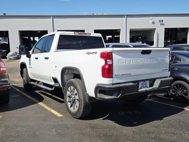 Chevrolet Silverado 2500HD Vehicle Full-screen Gallery Image 02