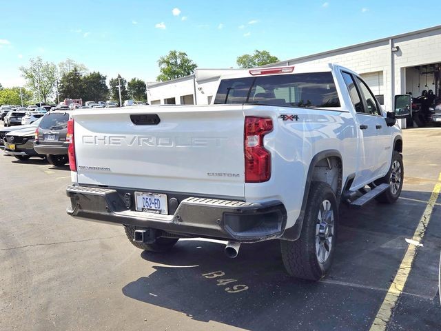 Chevrolet Silverado 2500HD Vehicle Full-screen Gallery Image 03
