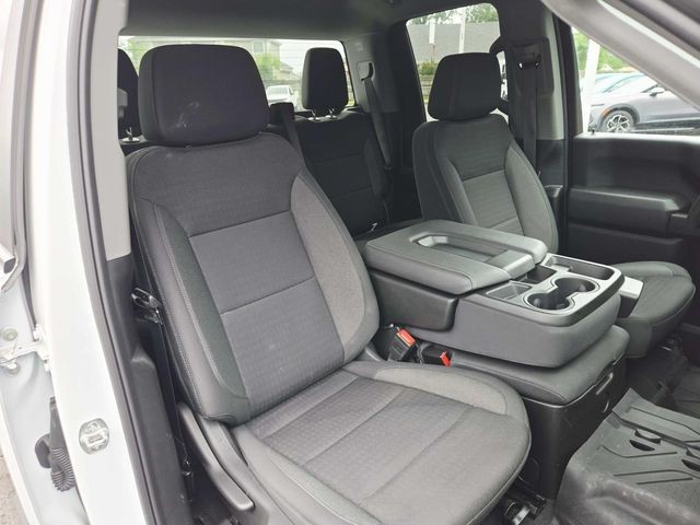Chevrolet Silverado 2500HD Vehicle Full-screen Gallery Image 13