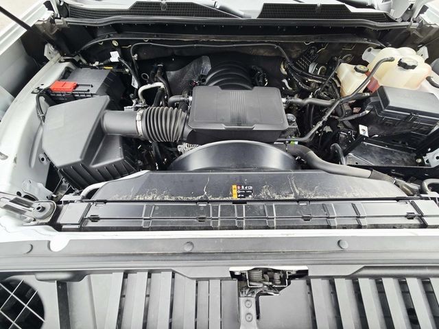 Chevrolet Silverado 2500HD Vehicle Full-screen Gallery Image 17