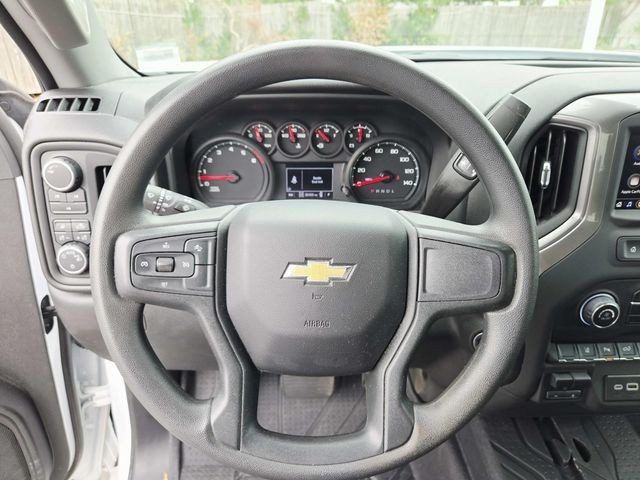 Chevrolet Silverado 2500HD Vehicle Full-screen Gallery Image 18