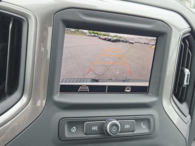 Chevrolet Silverado 2500HD Vehicle Full-screen Gallery Image 24