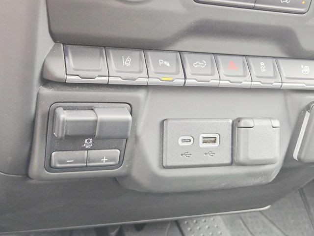 Chevrolet Silverado 2500HD Vehicle Full-screen Gallery Image 26
