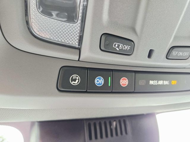 Chevrolet Silverado 2500HD Vehicle Full-screen Gallery Image 28