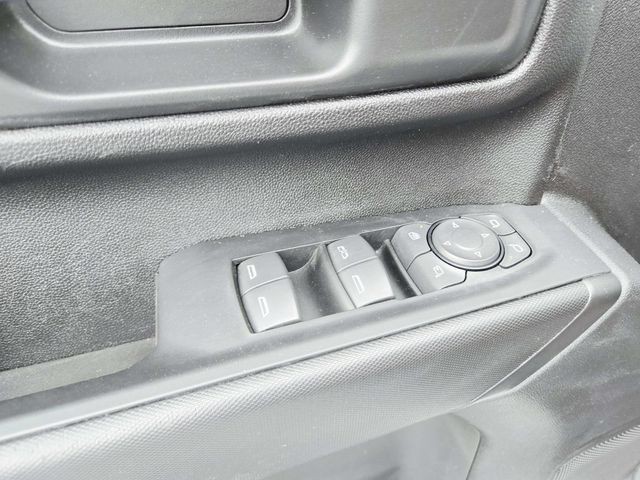 Chevrolet Silverado 2500HD Vehicle Full-screen Gallery Image 31