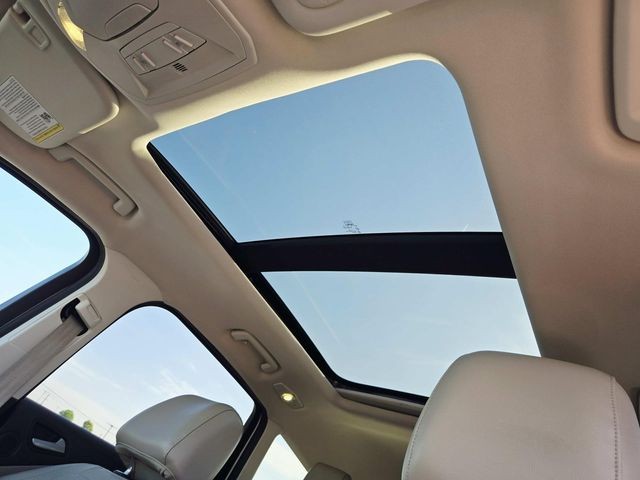 Ford Escape Vehicle Full-screen Gallery Image 06