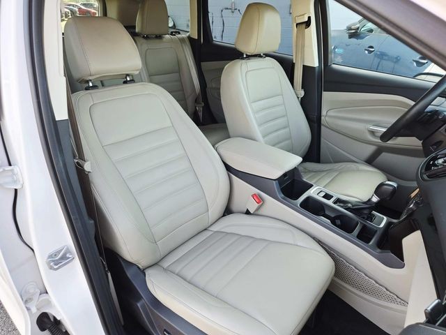 Ford Escape Vehicle Full-screen Gallery Image 13