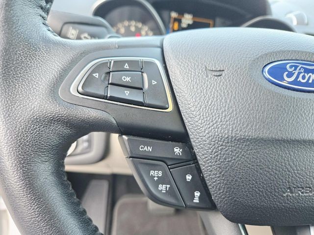 Ford Escape Vehicle Full-screen Gallery Image 17