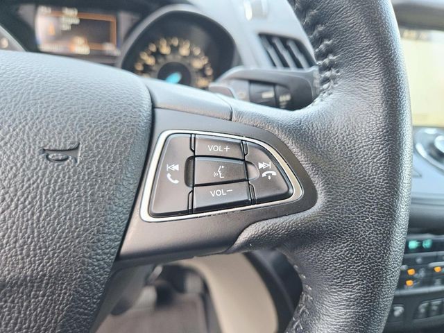 Ford Escape Vehicle Full-screen Gallery Image 18