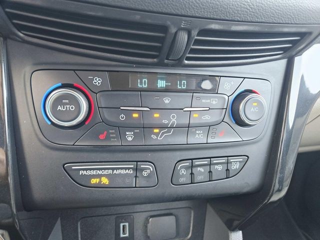 Ford Escape Vehicle Full-screen Gallery Image 25