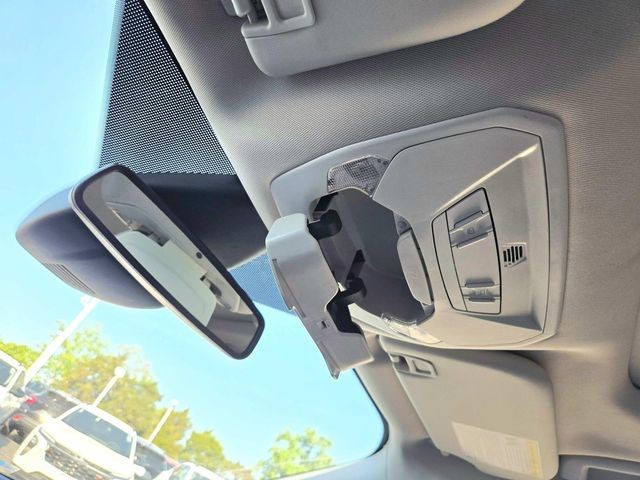 Ford Escape Vehicle Full-screen Gallery Image 30