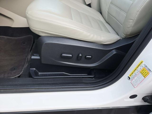 Ford Escape Vehicle Full-screen Gallery Image 36