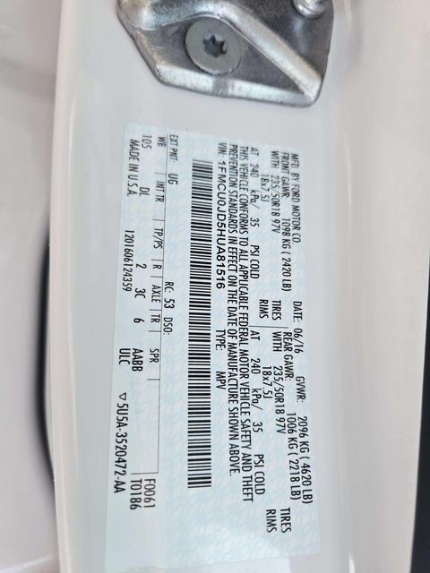 Ford Escape Vehicle Full-screen Gallery Image 37