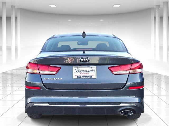 Kia Optima Vehicle Full-screen Gallery Image 04