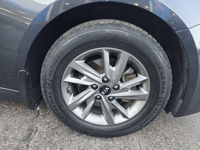 Kia Optima Vehicle Full-screen Gallery Image 13