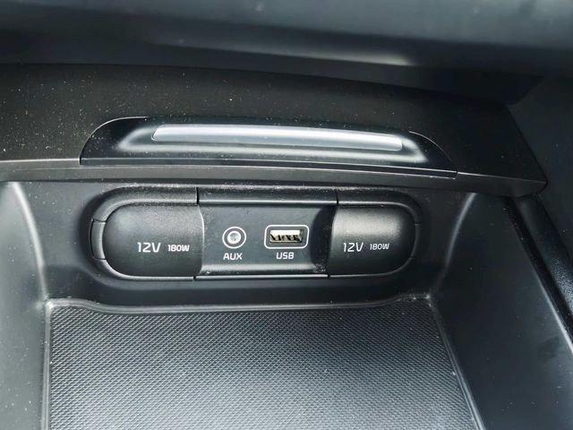 Kia Optima Vehicle Full-screen Gallery Image 24