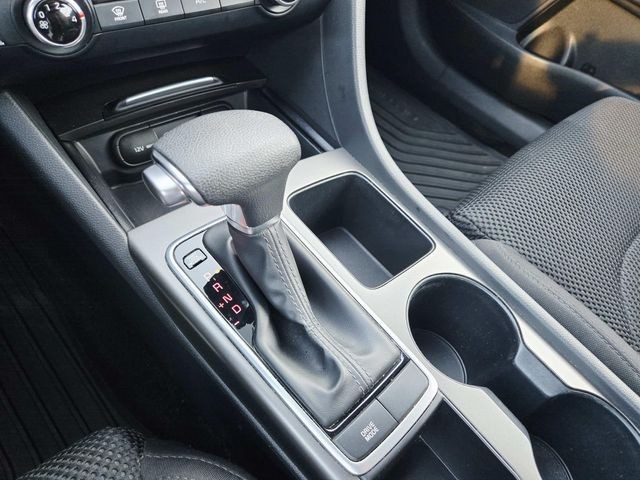 Kia Optima Vehicle Full-screen Gallery Image 25