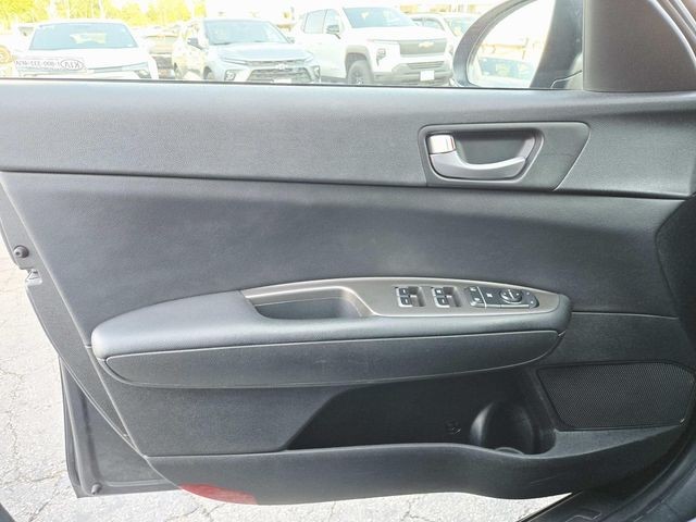 Kia Optima Vehicle Full-screen Gallery Image 28