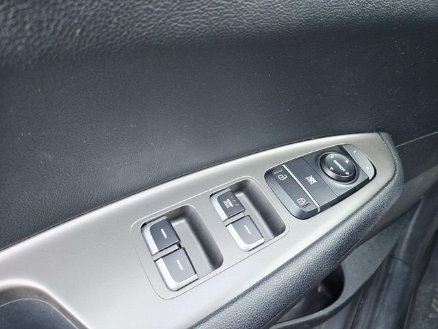 Kia Optima Vehicle Full-screen Gallery Image 29