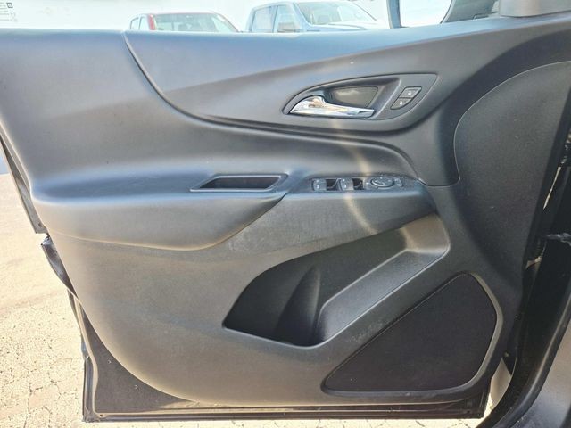 Chevrolet Equinox Vehicle Full-screen Gallery Image 11