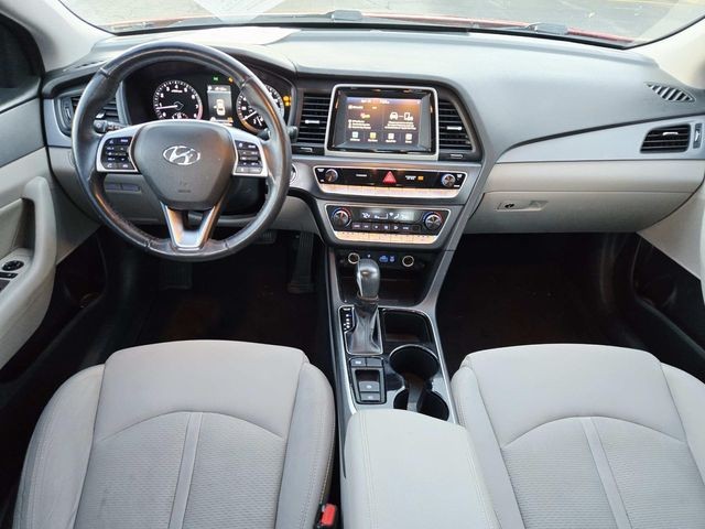 Hyundai Sonata Vehicle Full-screen Gallery Image 06